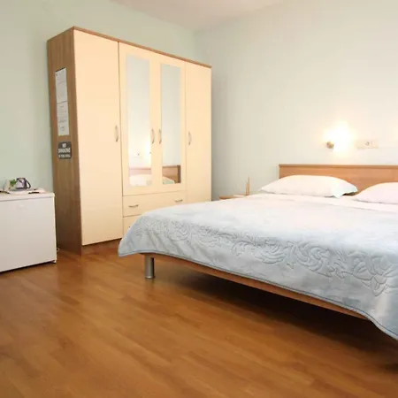 In - Insel Krk 54382 Guest house Punat