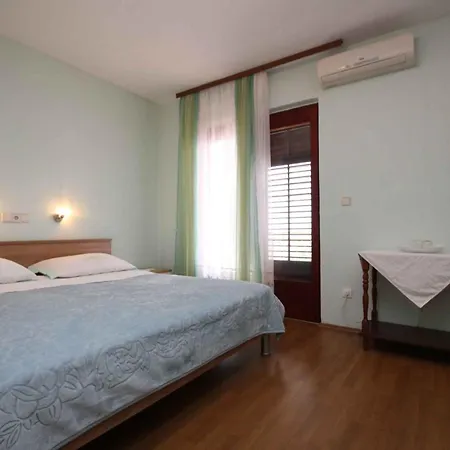In - Insel Krk 54382 Guest house 3*